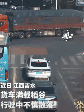 还得是中国人！近日，江西吉水马路上车来车往，突然一辆大车从路口驶出，顺着他的轨迹