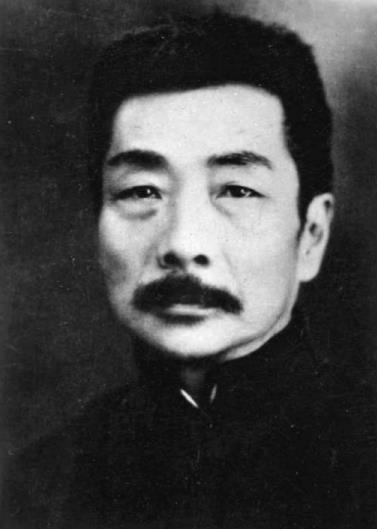 有网友问，鲁迅和胡适，同时作为民国时期文化名人，到底谁的层次更高，谁才是真正的大