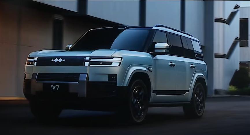 方程豹钛7 EV闪充版来了，搭载第二代刀片电池，闪充技术，省时省力，两驱版纯电最