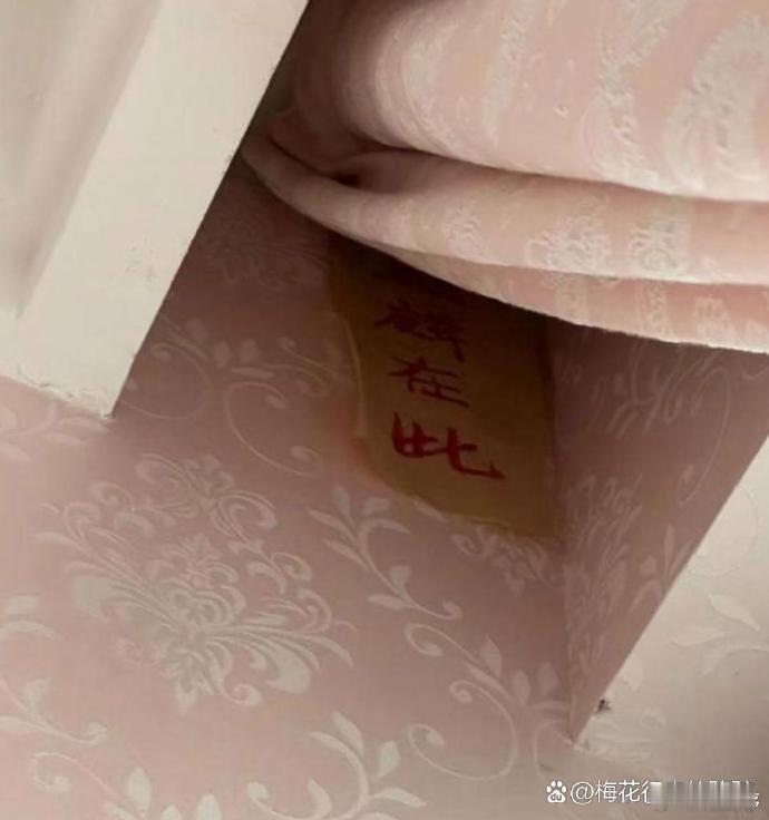 租客搬走后，我打扫房间时发现每间都有这个东西。请问这是什么？可以扔掉吗？ 