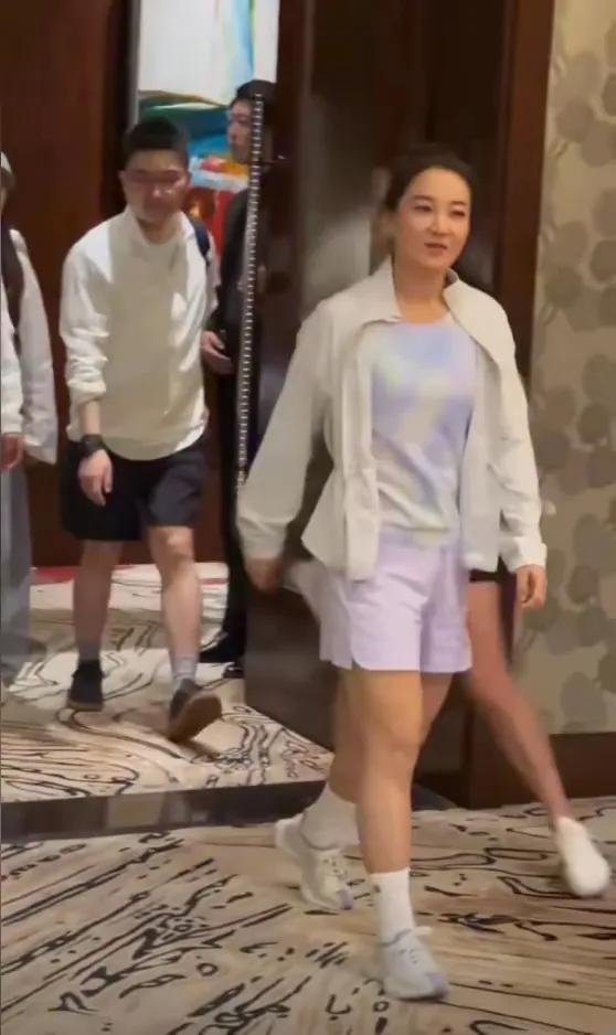 说真的，以前觉得贾玲胖，现在觉得贾玲性感！[我想静静]

以前看贾玲，真的没有一