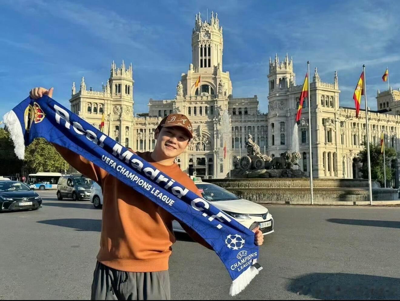 樊振东的围巾照 