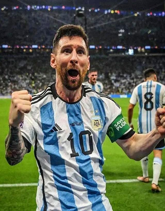 谁能想到，卫冕冠军的起点竟是悬崖边上？

2022年世界杯，阿根廷首战就爆冷输球