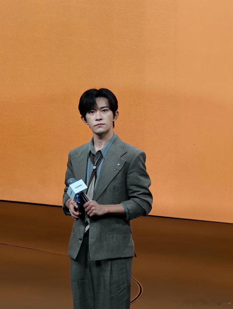 华为pura90系列 价格来啦！这个颜值、性能、定价和代言人易烊千玺 一样惊艳众