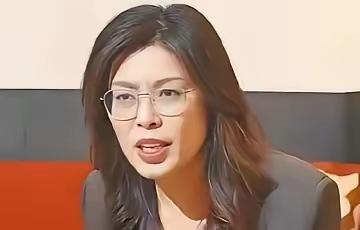 郑丽文丢的面子，不用人圆！一对比，全台湾都看懂了
 
郑丽文去大陆谈和平、谈生意