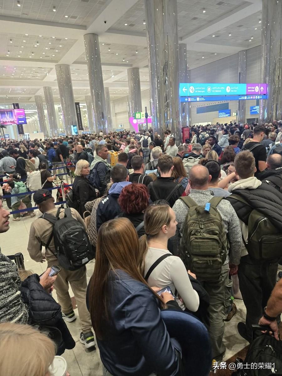 由于中东空域关闭，多达8000名俄罗斯人无法回国！据俄罗斯交通部消息，截至3月1