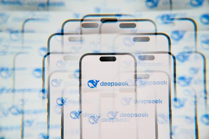 迟到了近一个月的DeepSeek V4 Pro终于上线，同时带了一张让开发者虎躯