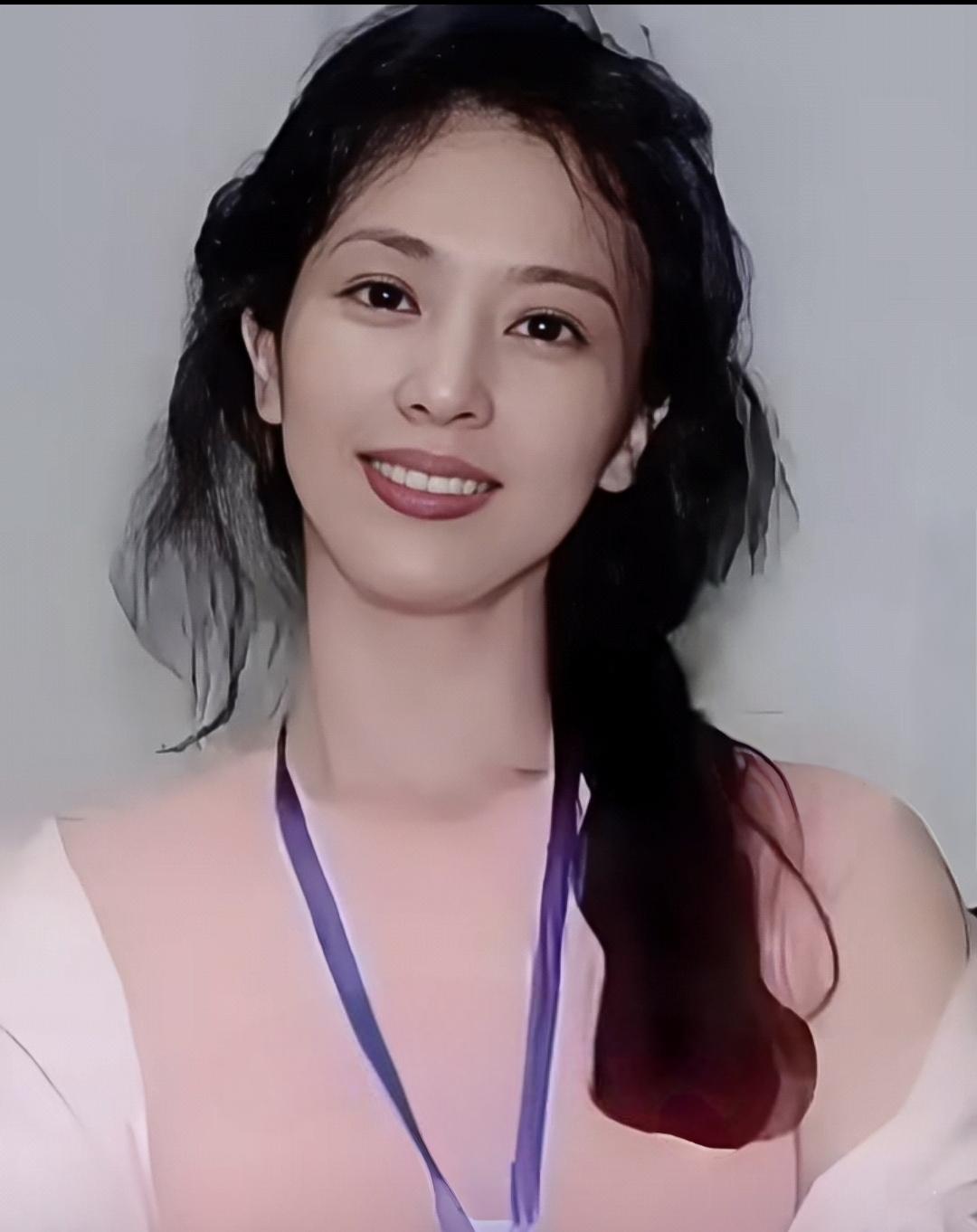 分享你心中的女神刘晓莉，1959年出生，女明星刘亦菲（随母姓）的妈妈，毕业于武汉