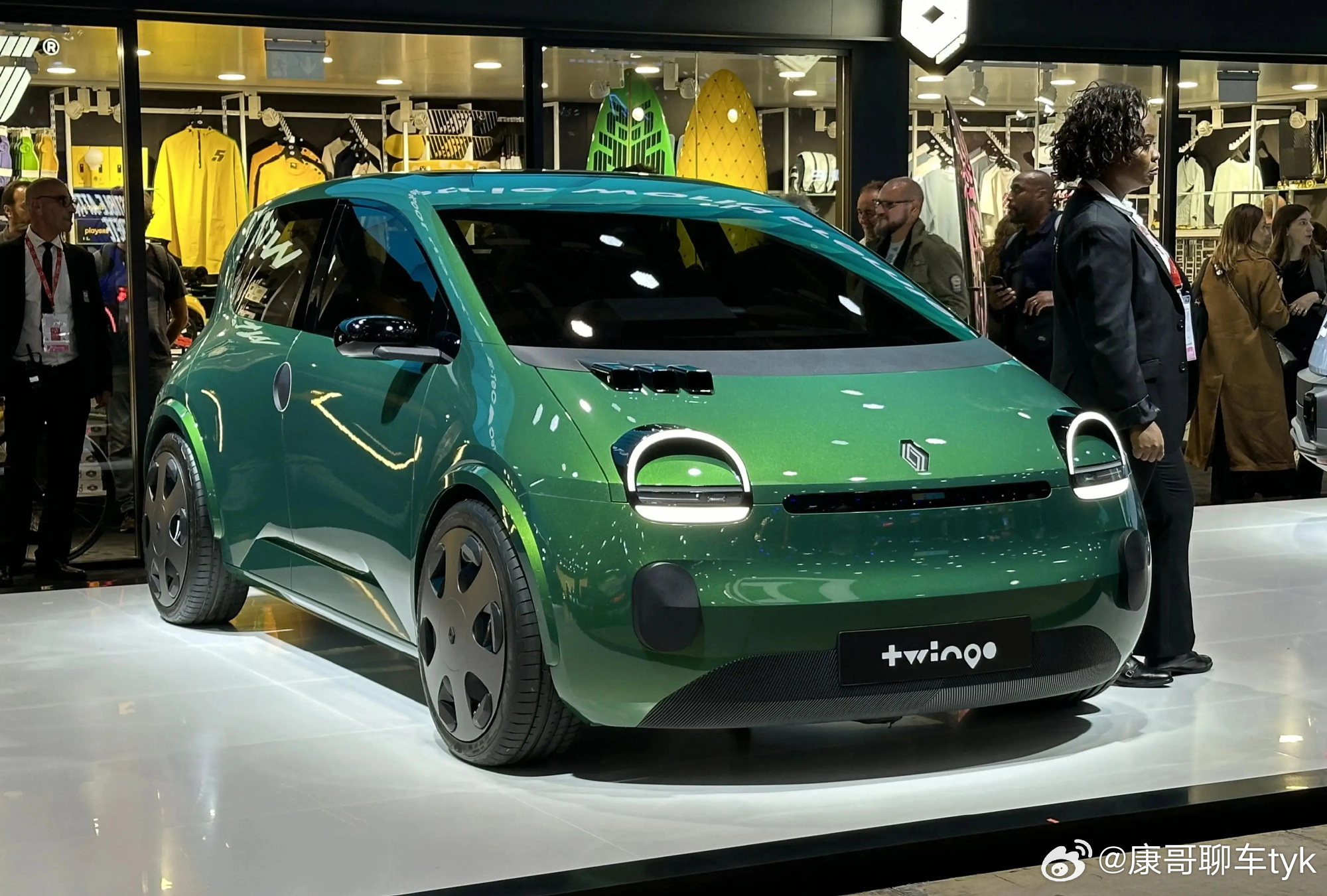为什么小车不容易撞脸巴黎车展上，雪铁龙2CV、smart 2、雷诺Twingo等