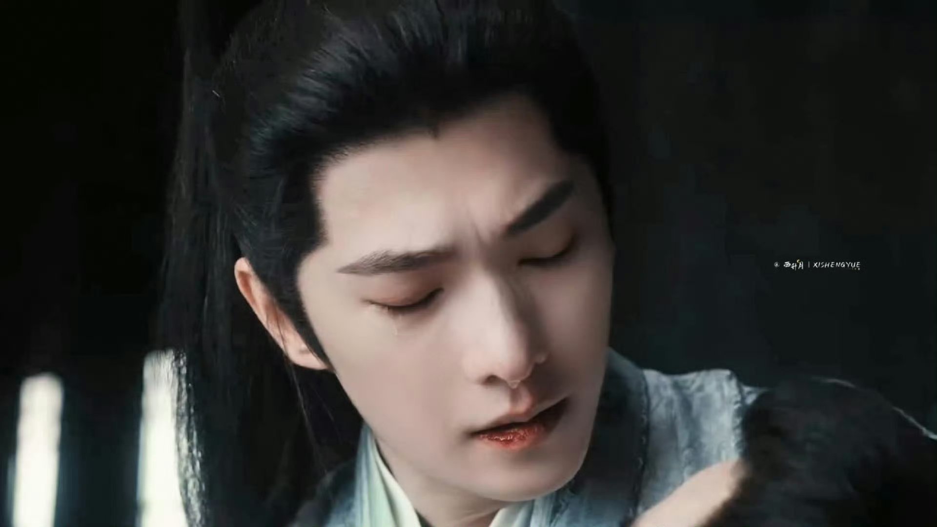 杨洋杨洋破碎感 谁看《雨霖铃》不被杨洋的展昭虐到心碎啊！挡枪时毫不犹豫的背影，雨