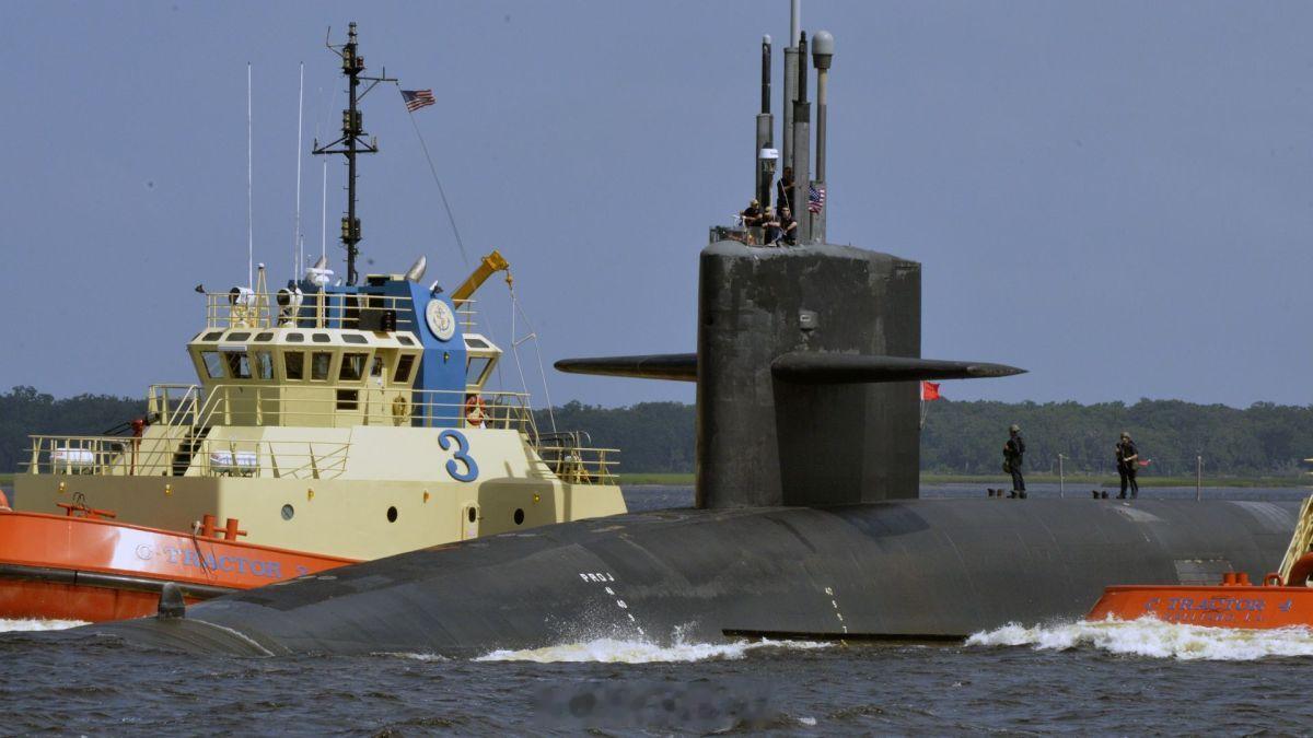 🇺🇸美国海军以失去信心为由解除了西弗吉尼亚号弹道导弹核潜艇指挥官约瑟夫·萨穆