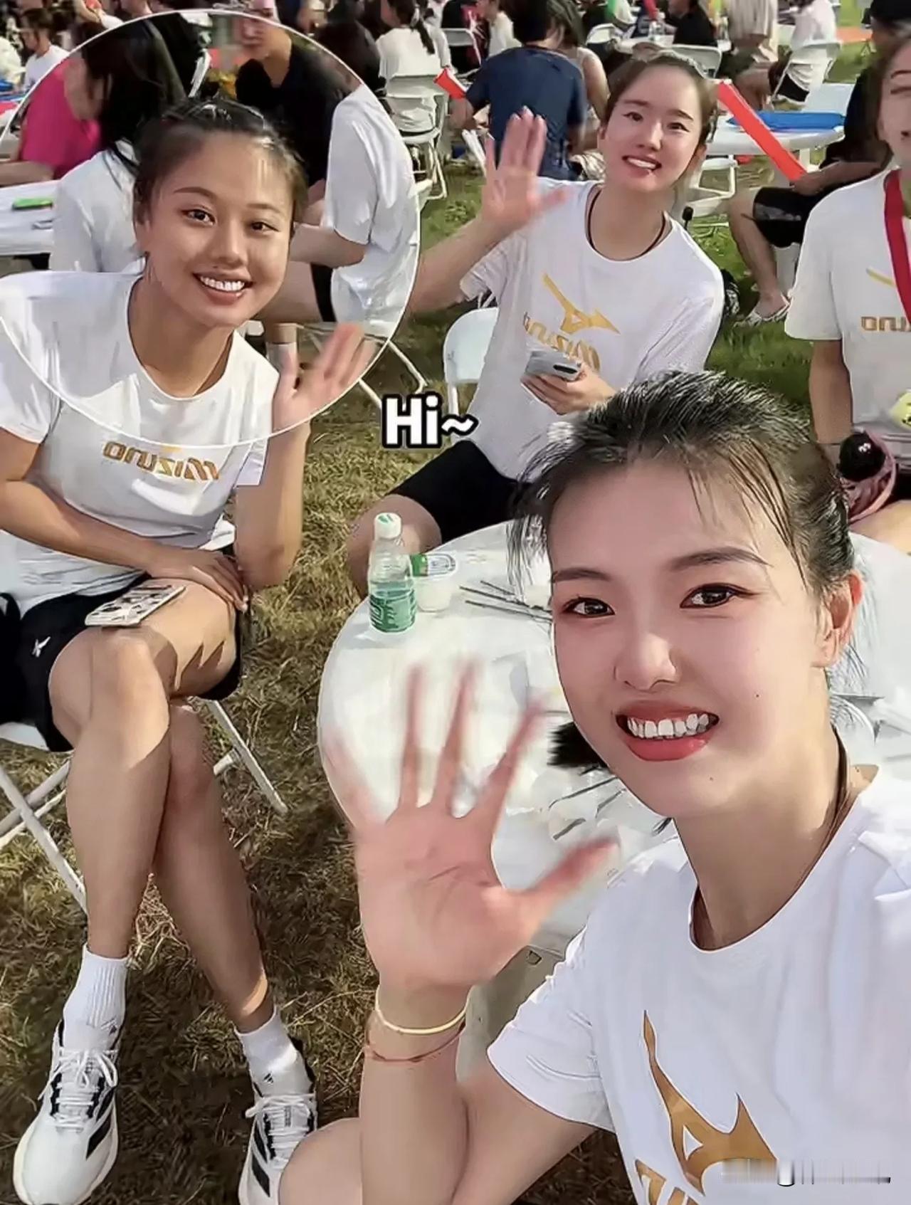 中国女排，张常宁，龚翔宇和倪非凡，去参加美食音乐节了，都好漂亮，一个美女带两个小