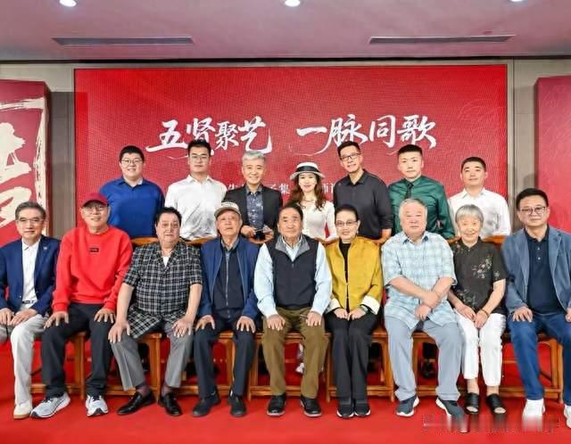 姜昆弟子周炜收徒，姜昆夫妇现场坐镇，李金斗、赵炎等人到场祝贺