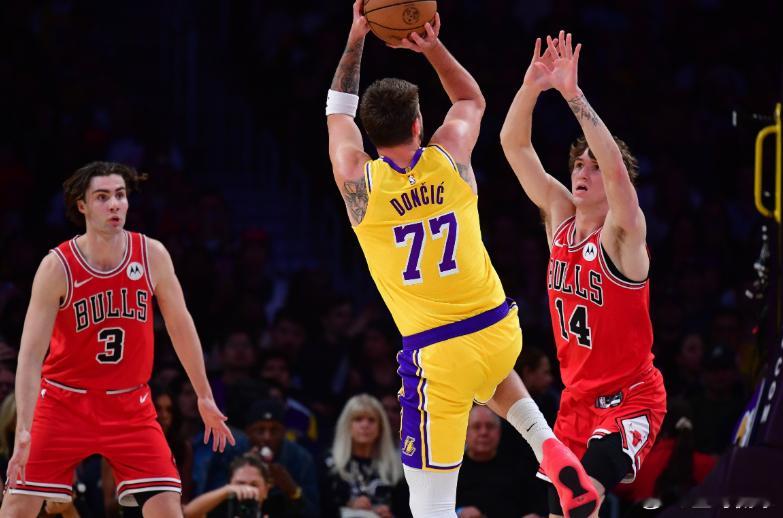 近日，布泽利斯和NBA名宿文斯·卡特和特雷西·麦克格雷迪录制了《Cousins 