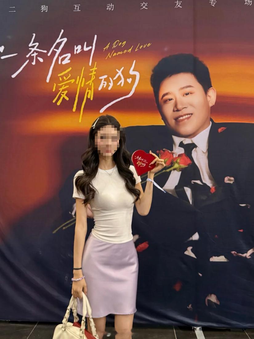 二狗现场女的应该有70%，男的30% ，现场超过60%都想找对象的 。适合单身年