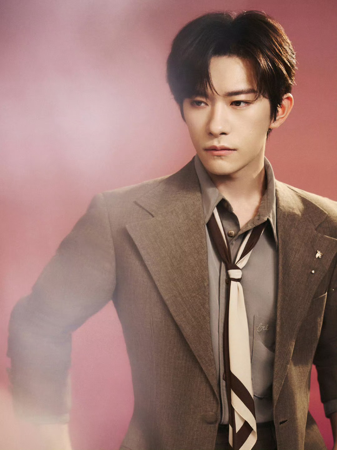 脑海中的三个字：粉雾海易烊千玺霞光云海大片