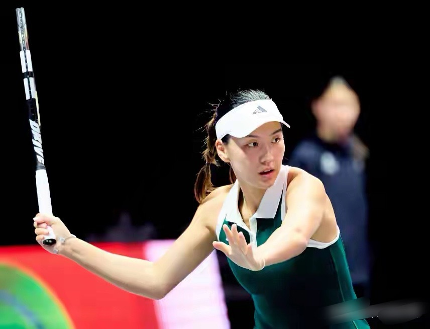 WTCC网球洲际对抗赛深圳站，王欣瑜以6-2、6-3爆冷战胜世界第2的斯瓦泰克，