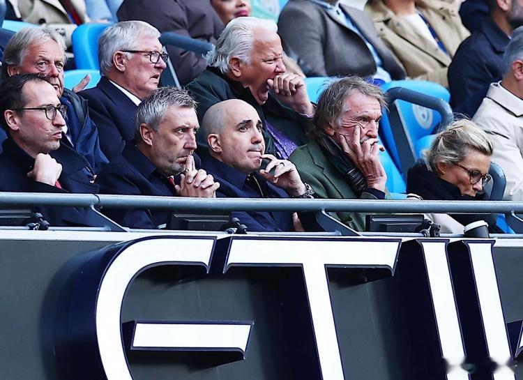 记者：英力士支持曼联任命新体育总监，不确定威尔科克斯是否离任据记者Romain 