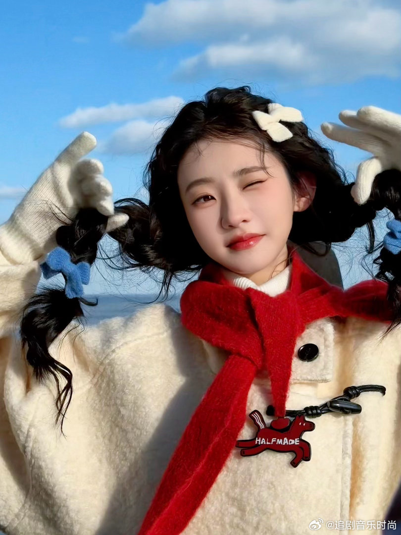 张艺凡怎么一直都是高帧率模式 她的身体里好像装了个稳定器，每个动作都又稳又顺。这