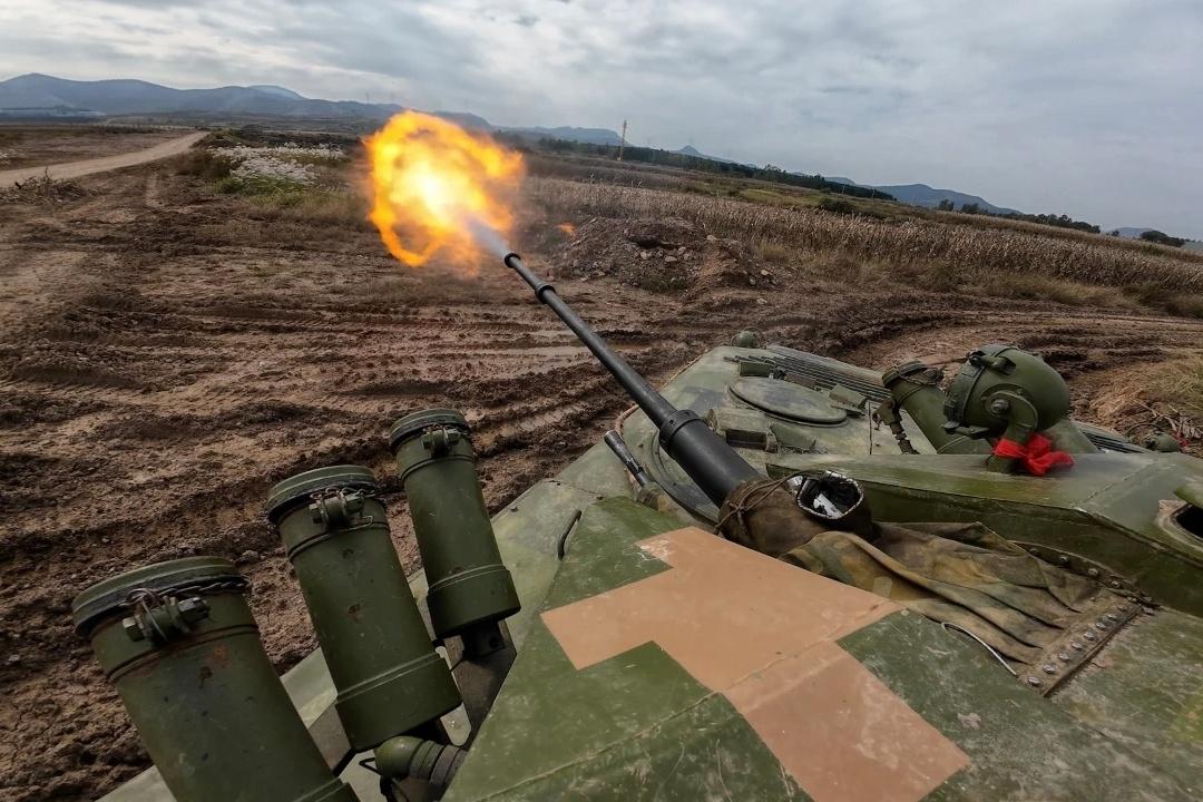 86A步战车这个炮塔以及武器配置和92B步战车一样啊，92B比较熟悉，换装前单位