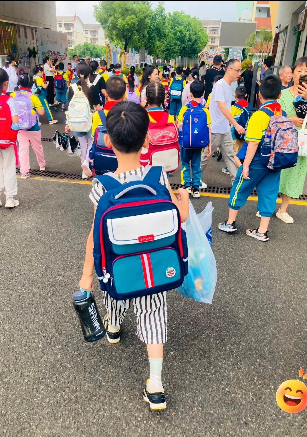 教育部发布的《中小学阳光招生专项行动》于2023年5月落地，并将于2026年9月