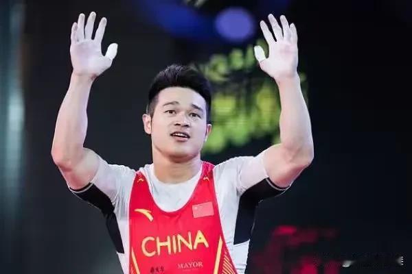 石智勇三次挺举失败无缘卫冕！
为什么中国举重队派出的运动员大都是上届奥运会冠军？