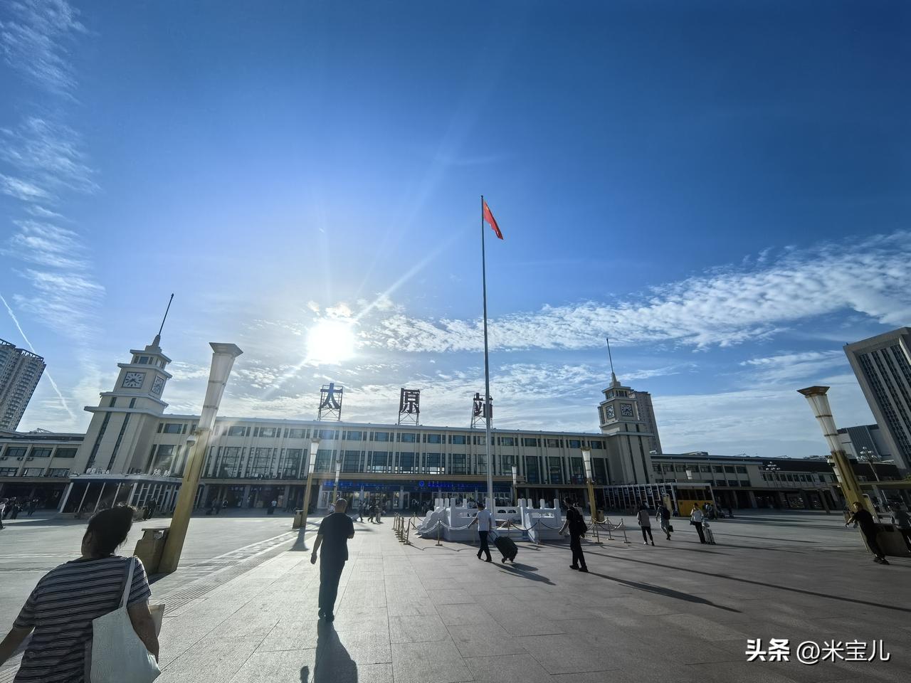 我希望我退休后，
每月至少有三份收入，
满足自己小财迷的心态，
活成人人羡慕的小