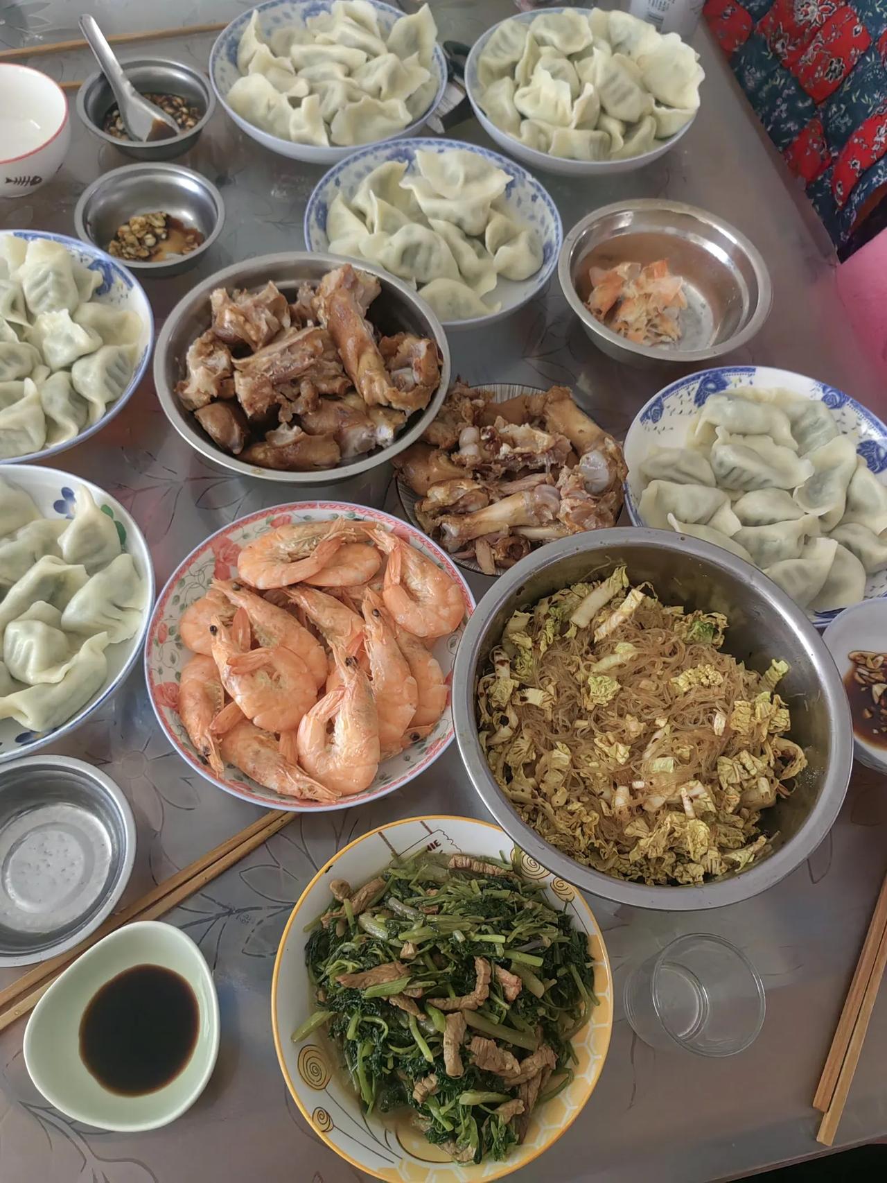 今天天气很好
我心情也好……
爸回家一周了
没尿床，没打粑粑秘
也没太作人
我很