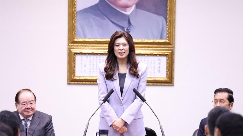 朱立伦担任国民党主席期间，听得最多的便是“闹饥荒”的说法，经济方面时常陷入青黄不