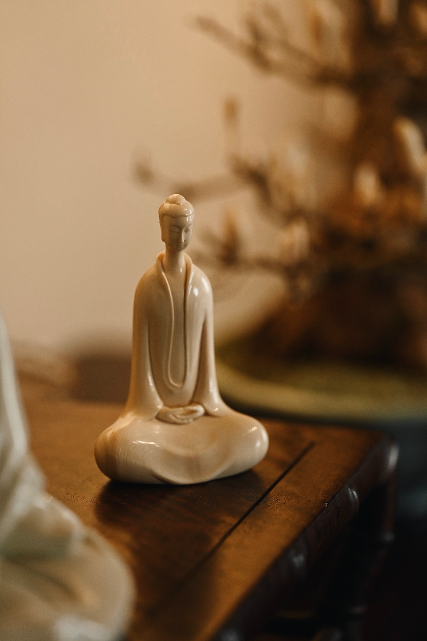 猛犸 | 北魏佛以简驭繁，造像敛眉垂目，寂然入定，不落俗相，衣纹行云流水，寥寥刀
