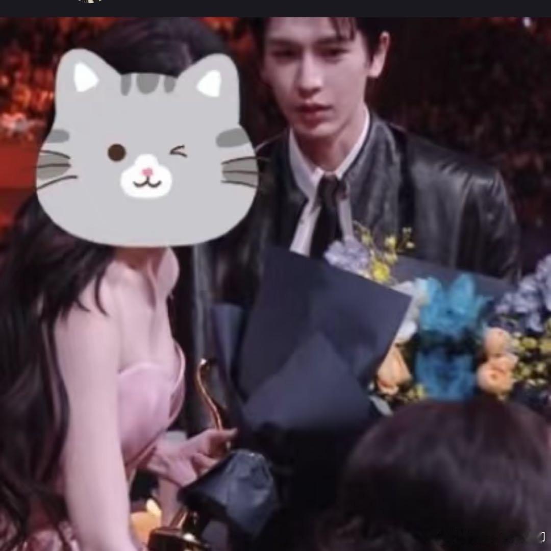 白鹿看到张凌赫的反应白鹿看到张凌赫反应 啊俊男美女为了我合作一个不行吗