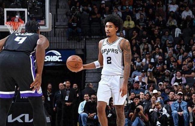 NBA常规赛，上赛季的西部决赛重演，在马刺对阵雷霆的比赛中，出现了奇葩的一幕。比