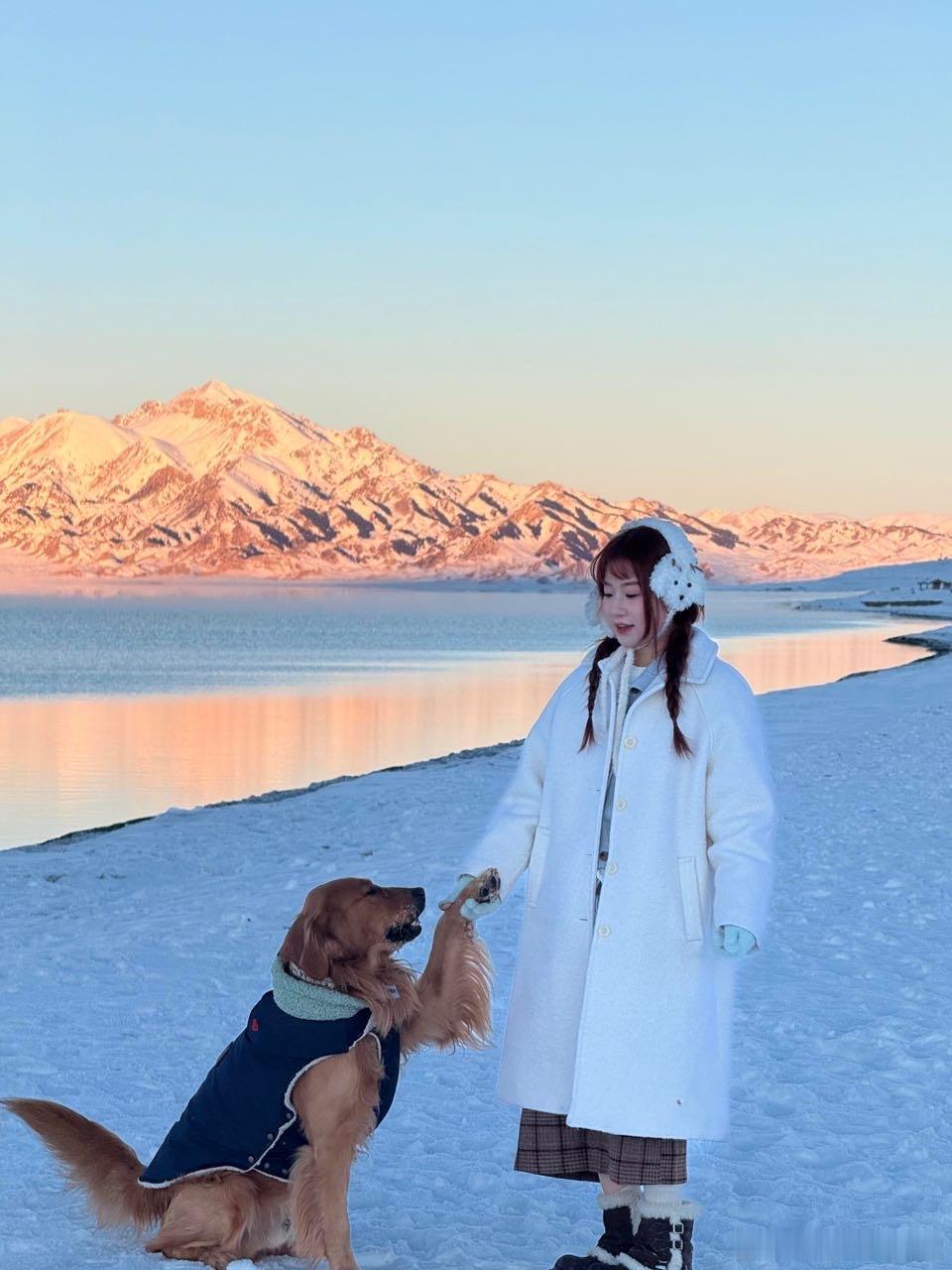 赛里木湖：冬日仙境，心动瞬间✨不是冰岛，是赛里木湖！这个冬天，新疆用它独有的方式