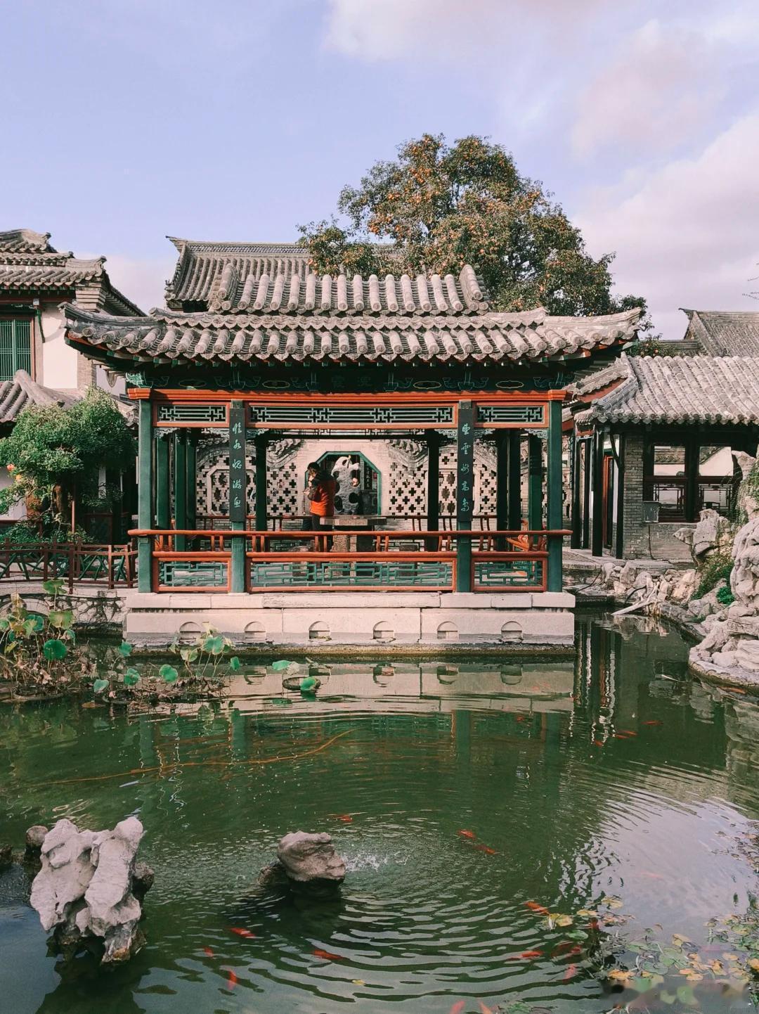 519中国旅游日微博旅行ing 在潍坊的街头巷尾，藏着无数故事～古老的建筑诉说着