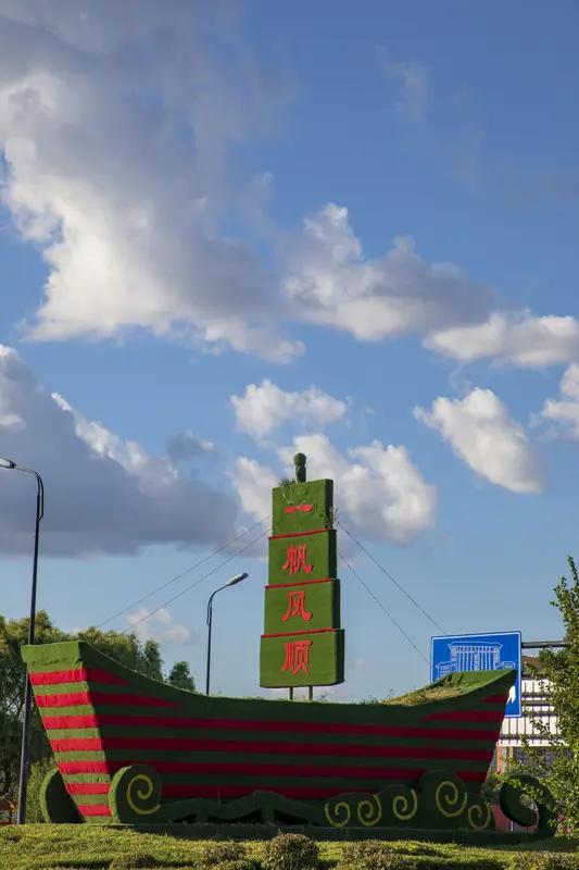 岁岁风调雨顺，请赐下联