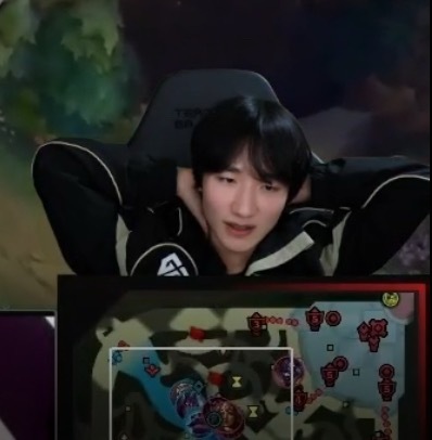 碱大哥你们虐待一只狗啊.. 