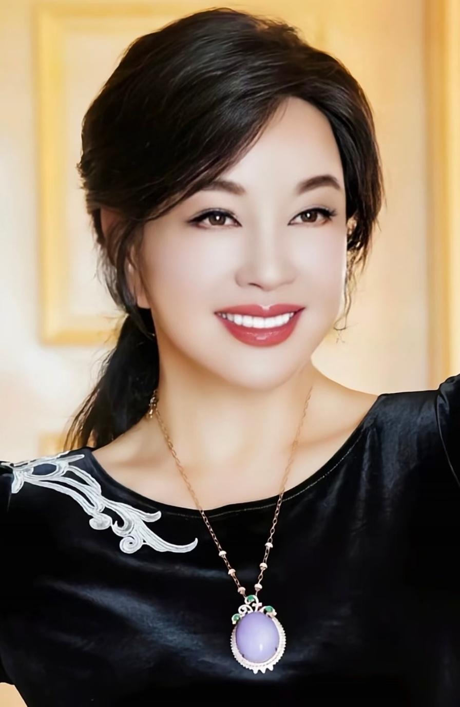 被刘晓庆一句话震惊了
她说，
做男人比女人更难

刷到刘晓庆的一段访谈，说实话震