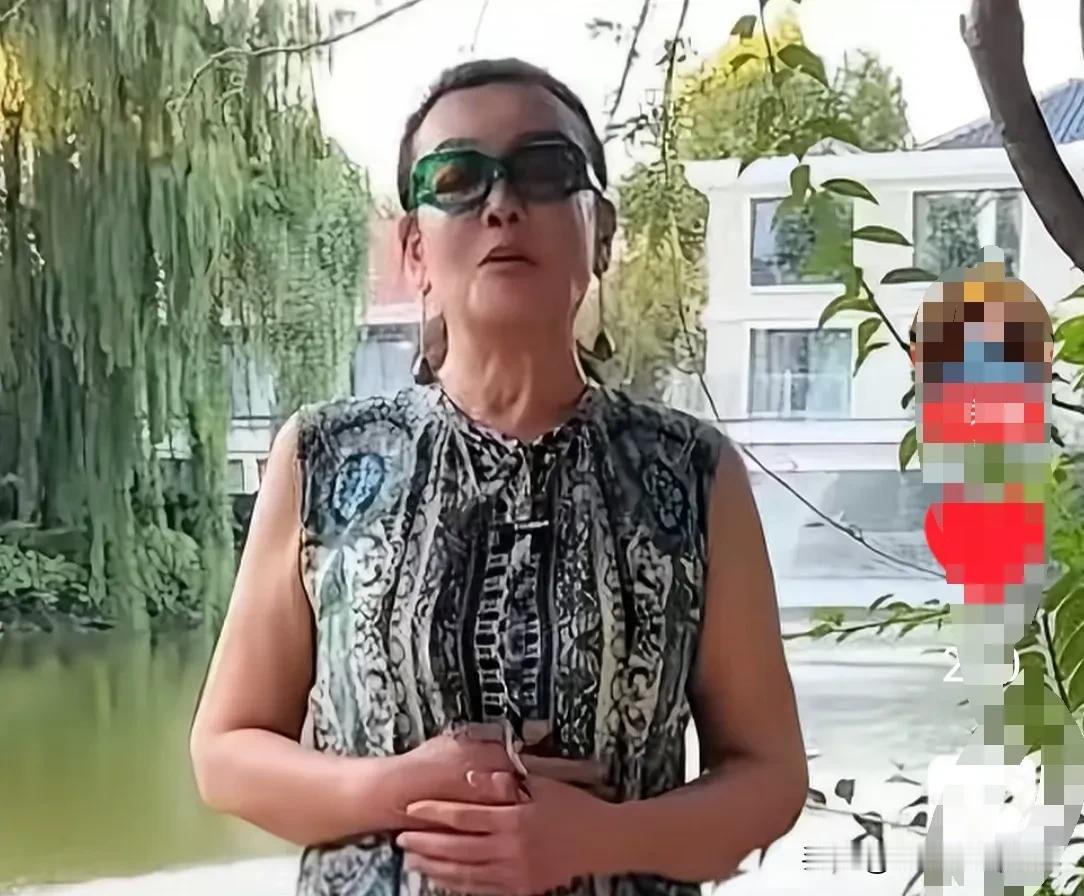 兰姐，这是怎么了？

刷到一个视频，好久不见的兰姐，消瘦了不少，瘦成了这样。

