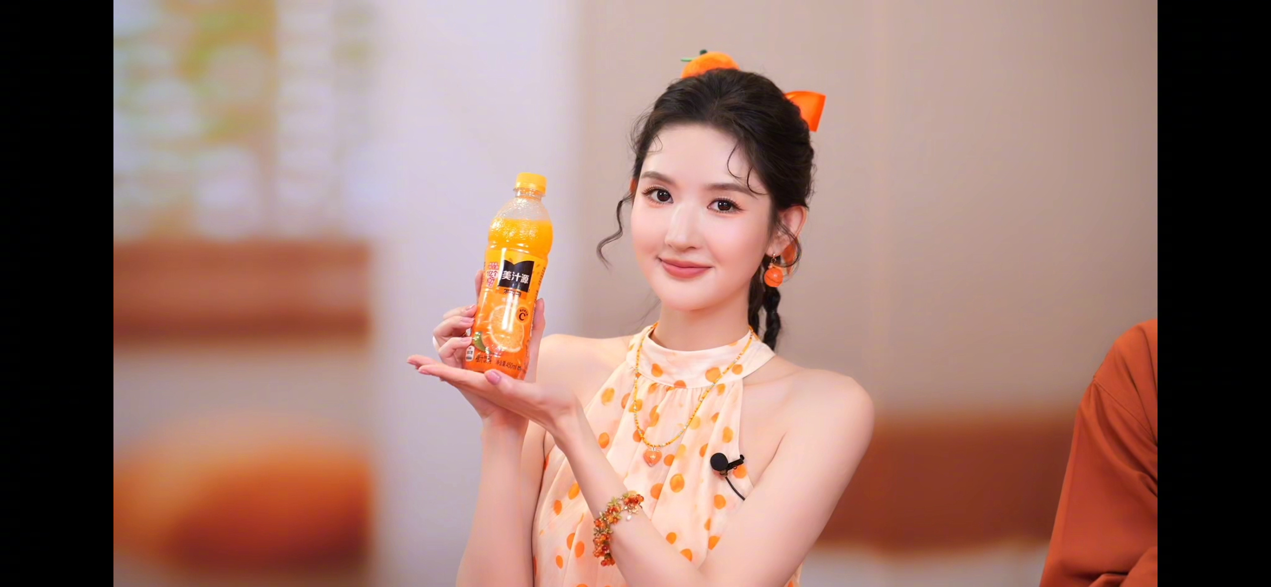 赶着吃饭的路上被王玉雯加橙了 谁懂啊！王玉雯公司扫楼送打工人福利了！平时看王玉雯