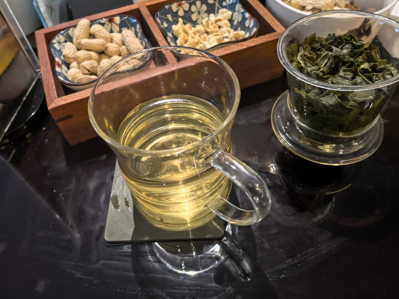 成都岷山饭店，一楼喝茶，收10%服务费，现如今这样的酒店恐怕不多了吧？

曾经的