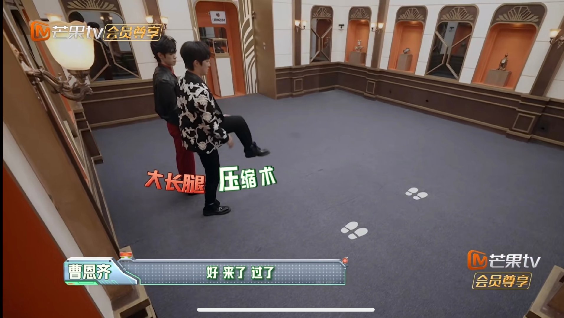 文韬讲解能力教科书级别的 密室大逃脱大神版看文韬解谜像看“开卷考试”，他把思路摊