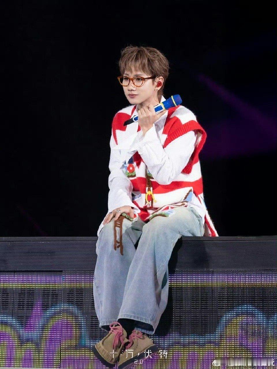 别给汪苏泷的嘴留档期汪苏泷梗多，脱口秀速安排！别留空当，开口笑翻全场。 