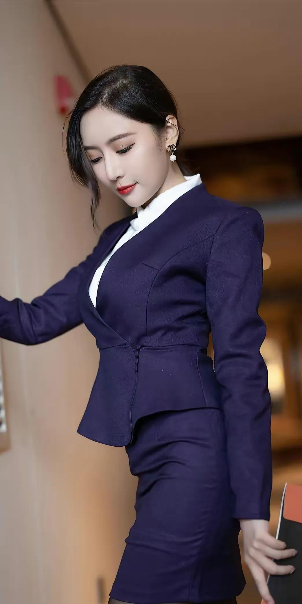 女神瑶瑶，职业装展示