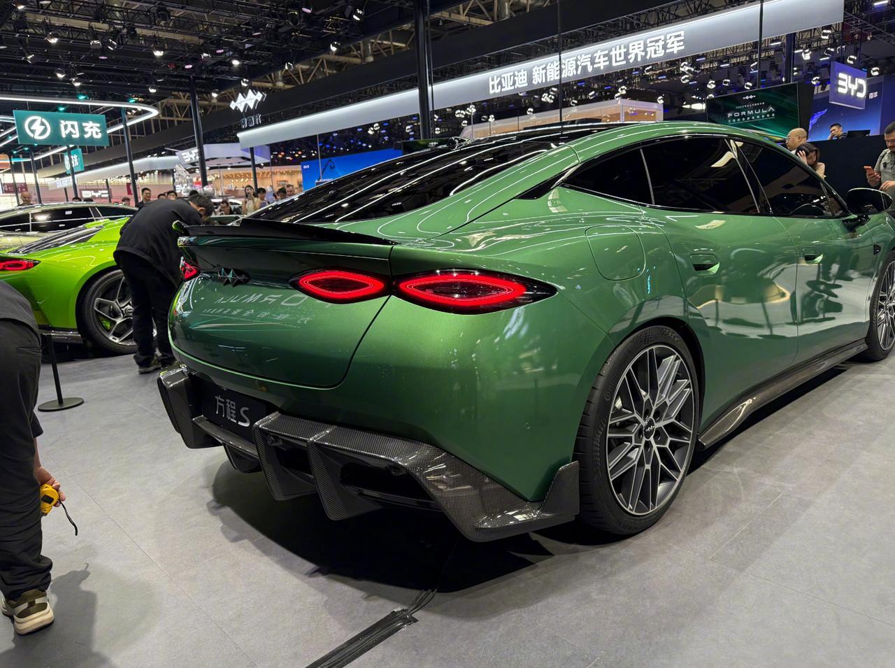 方程豹，相信很多人听到名字就会想到硬派越野，即便是方程豹钛7和钛3都是那种看起来