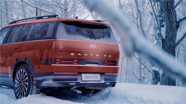 胜达在刚刚结束的北京现代阿尔山冰雪试驾活动中,第五代胜达与全新途胜L展现出燃油车