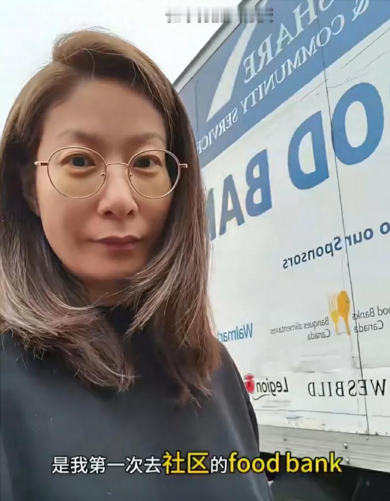 “我们这么穷了吗？”女儿一句话问出心酸，华裔妈妈却教她“有便宜不占就是亏”。领救