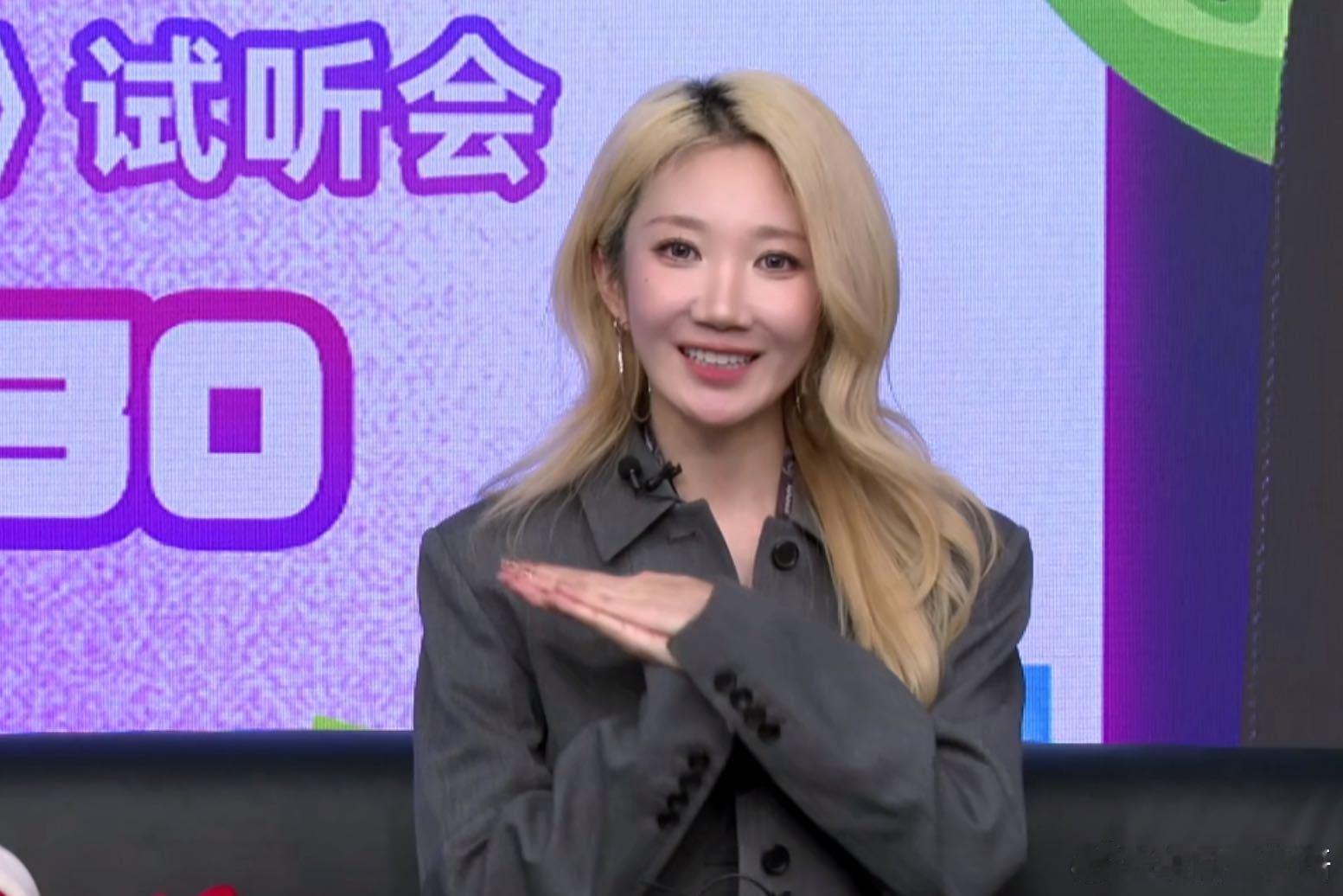 乃万来新浪工区年终述职 来新浪述职，新专《Selves 们》介绍啦，还给大家放了