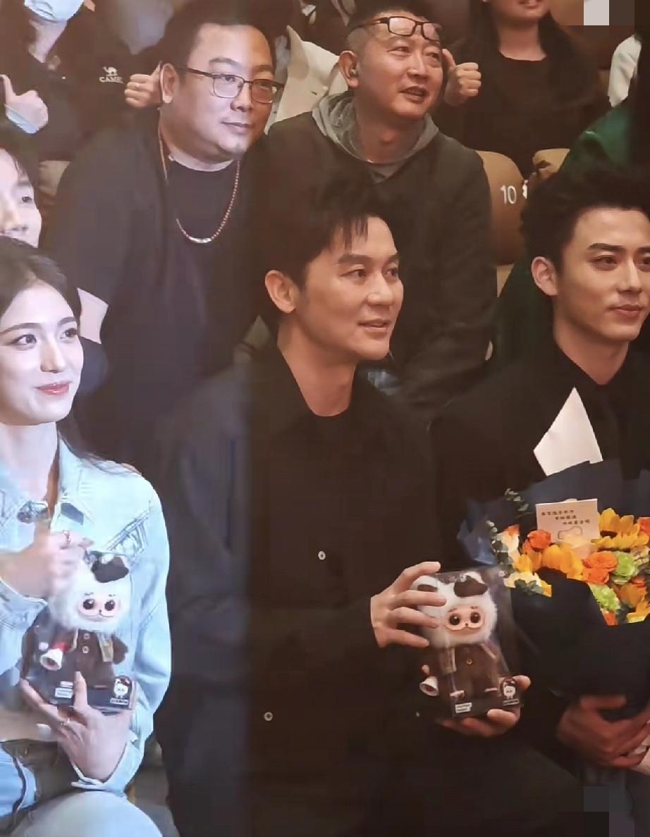 4月17日，大黑牛李晨现身北京国际电影节，身材发福一脸疲惫，难怪跑男当中他被指存