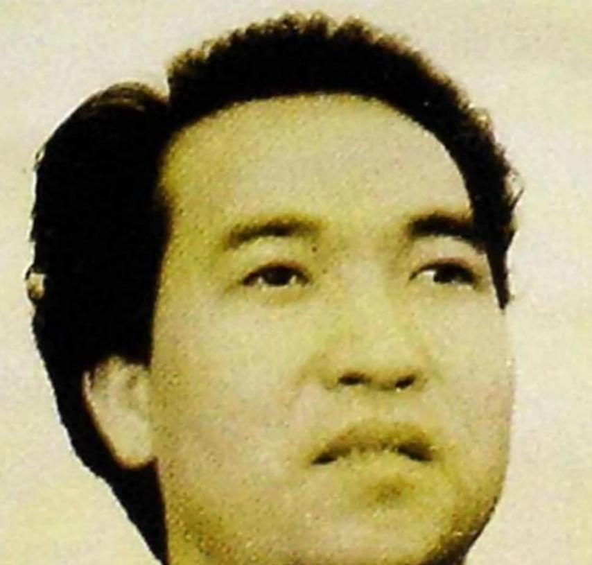 1991年，广东男子赵泰来在伦敦郊区的庄园里签下国籍变更文件，邻居对着他的背影骂