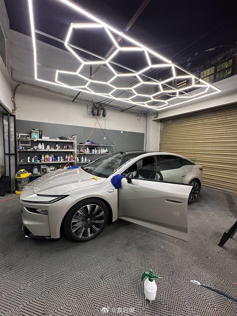 一般我是不爱贴膜的，但电车我基本都会贴，毕竟作为“脚车”，还是要以实用性作为第一